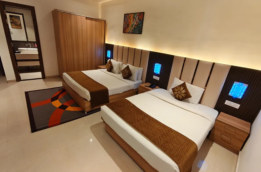 Deluxe Chamber with king bed and rainfall shower — The Venue by SK, Greater Noida